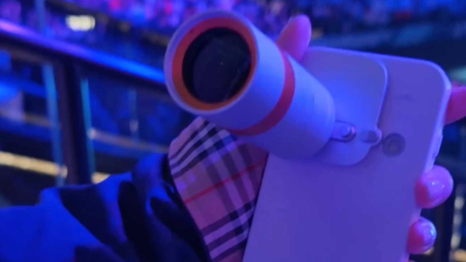 Oppo showcases Find X9s Pro with teleconverter